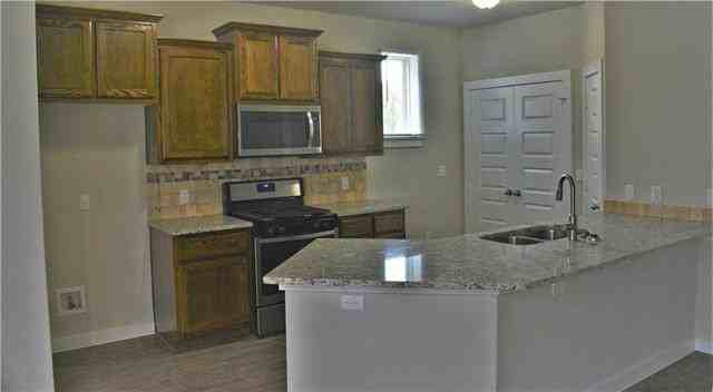 1406 Zephyr Ln - Photo 3 of 9