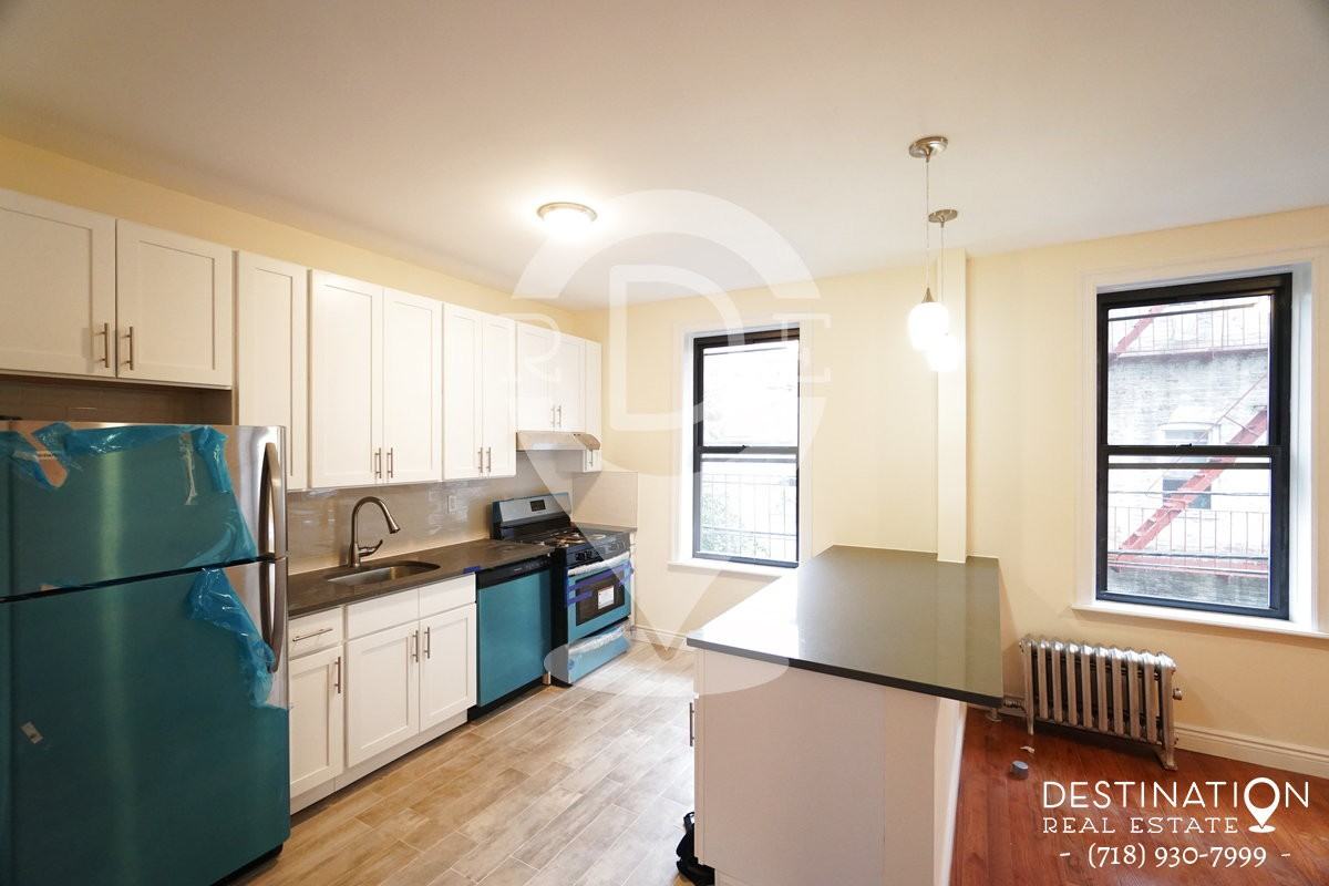 1414 W 5th St - Photo 2 of 13