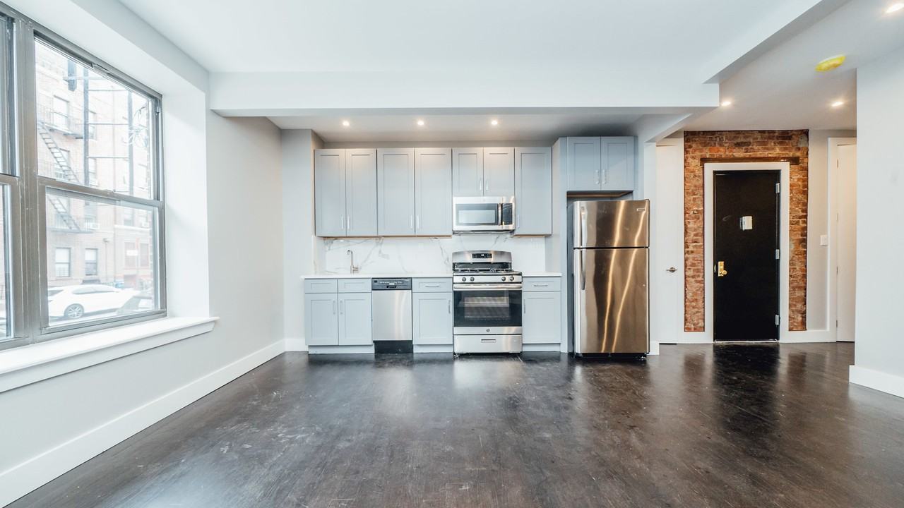 1579 Sterling Place #r3