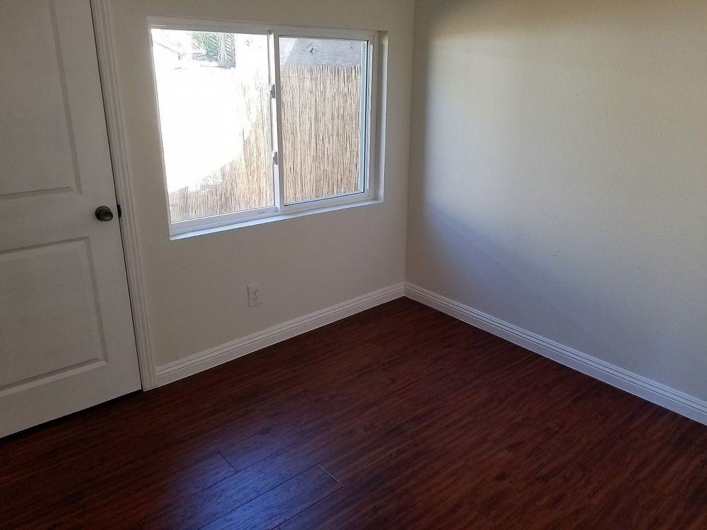 343 Gifford Ave - Photo 2 of 8