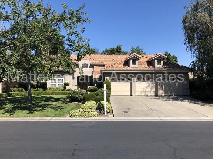 4840 Bridgewater Cir - Photo 2 of 20