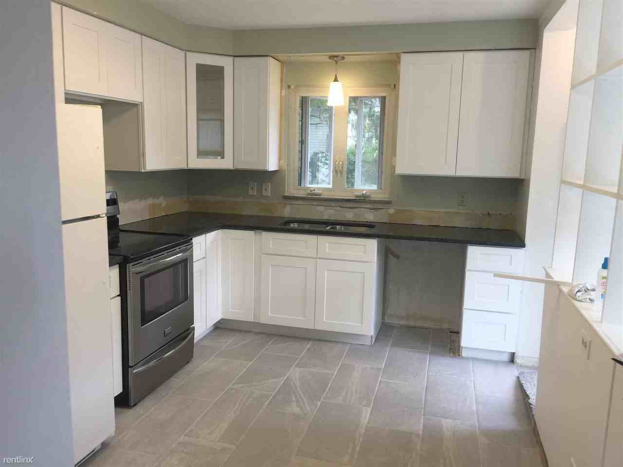 1452 Marian Ave - Photo 3 of 13