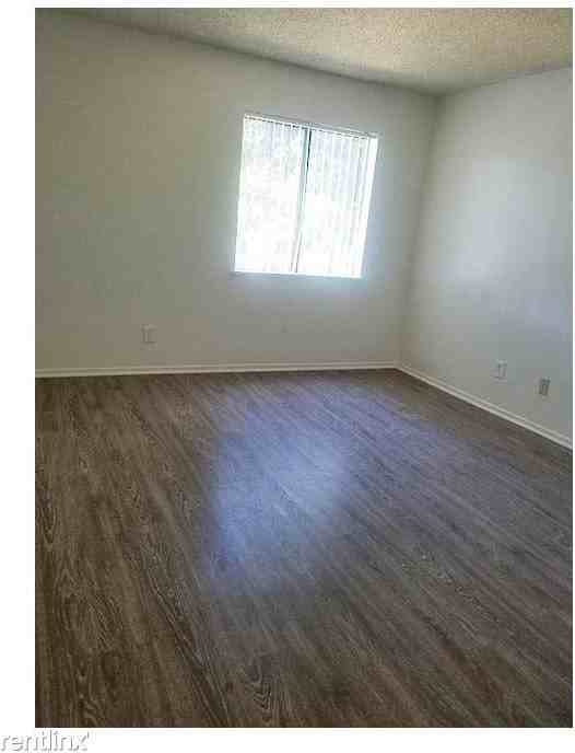 722 S Raitt St - Photo 3 of 7