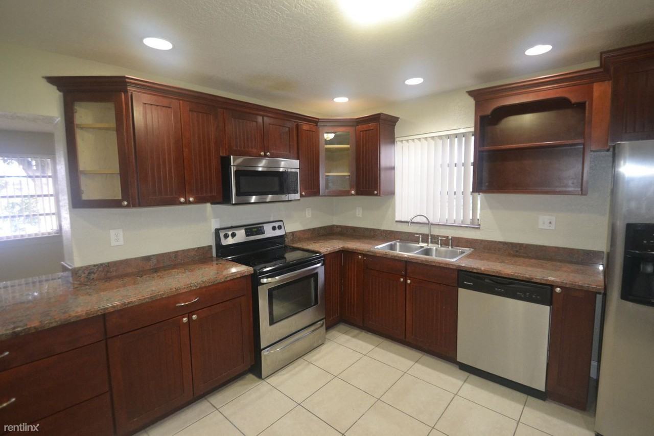 8640 Pasadena Blvd - Photo 2 of 7