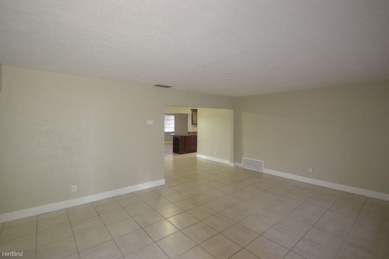 8640 Pasadena Blvd - Photo 3 of 7