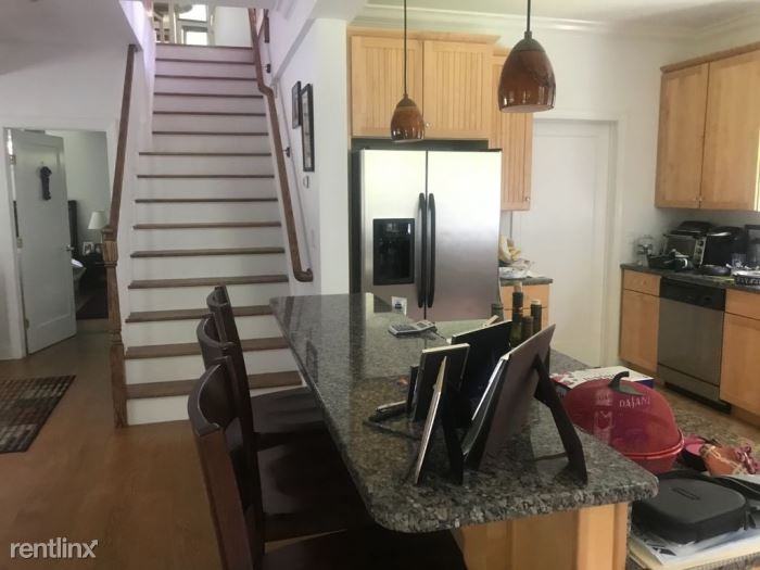 Stunning 3 Bedroom, 2 Bath Single Family Home - Pets Welcome - Washer/Dryer - Deck - Yard - Harrison - Photo 3 of 10