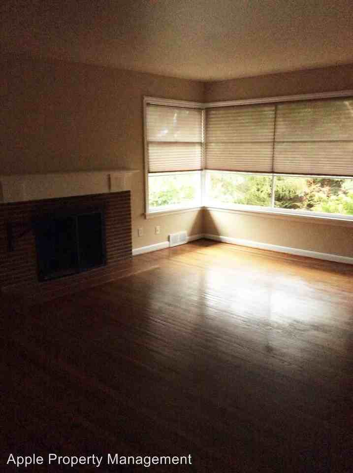 10414 Waters Ave S - Photo 3 of 12