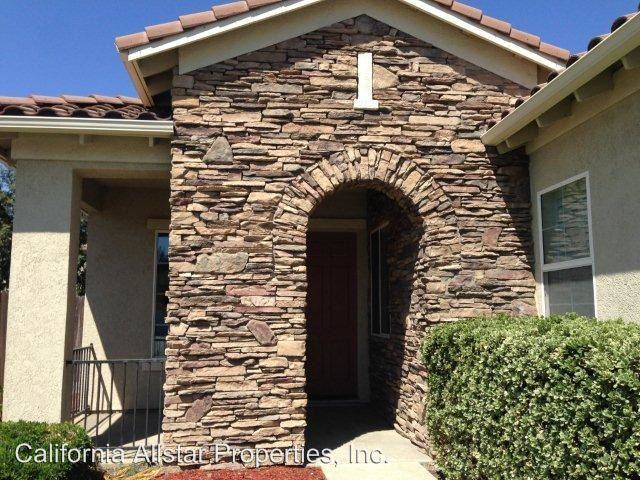 404 1st St - Photo 3 of 13