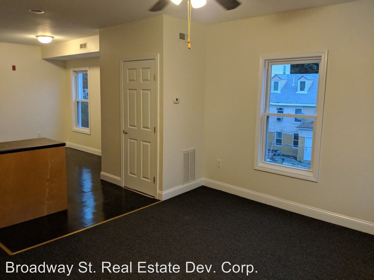 583 Broadway St - Photo 2 of 11