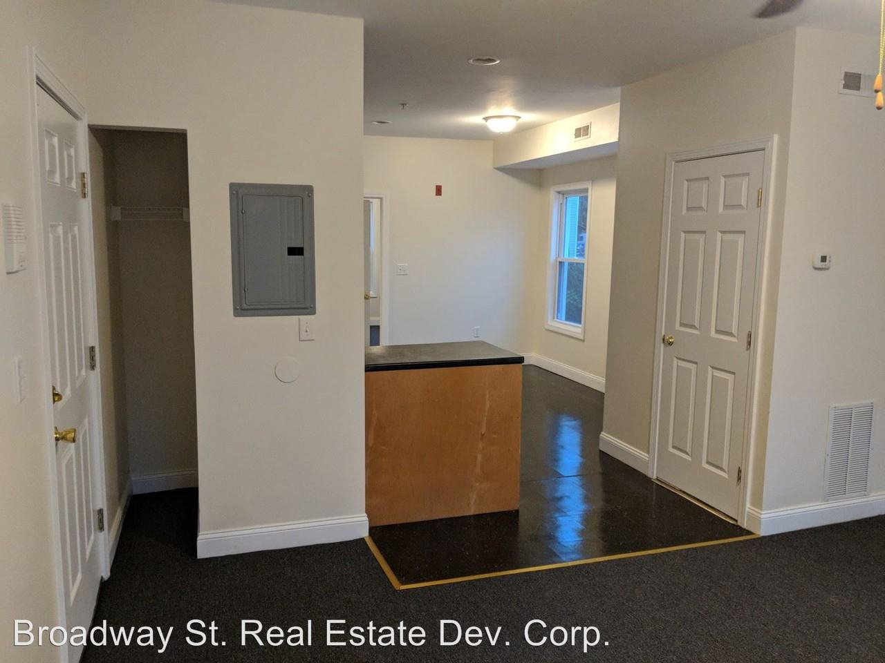 583 Broadway St - Photo 3 of 11