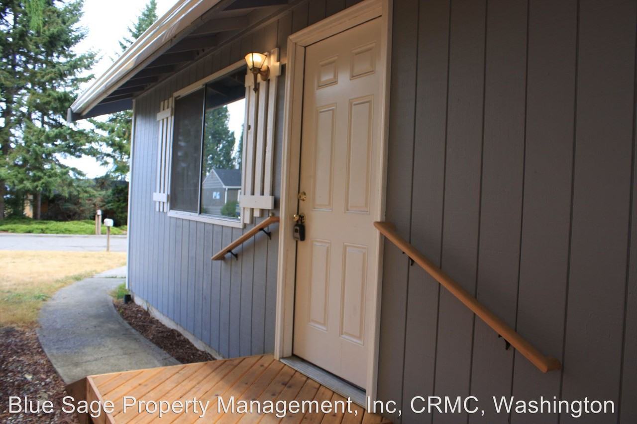 828 W 15th St - Photo 2 of 9