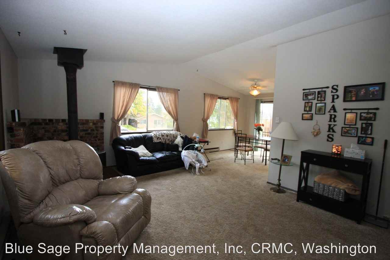 828 W 15th St - Photo 3 of 9