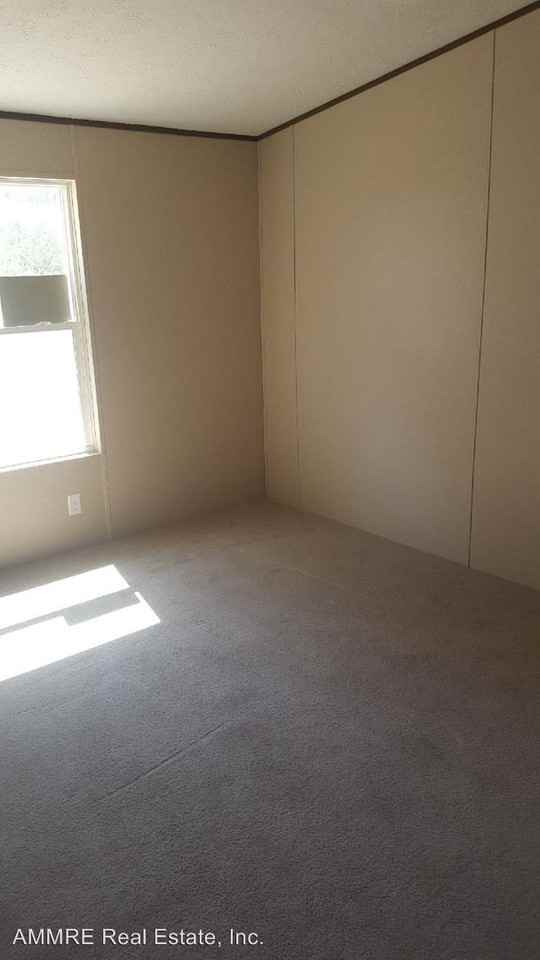 1143 Gatewood - Photo 3 of 4