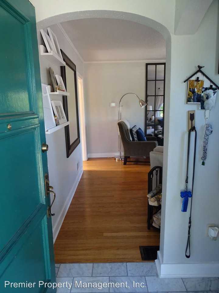 303 E 29th St - Photo 3 of 25