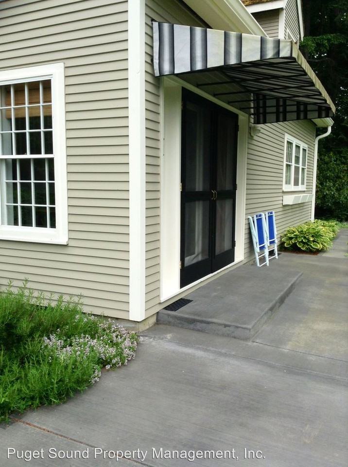 5254 Eagle Harbor Dr NE - Photo 3 of 14