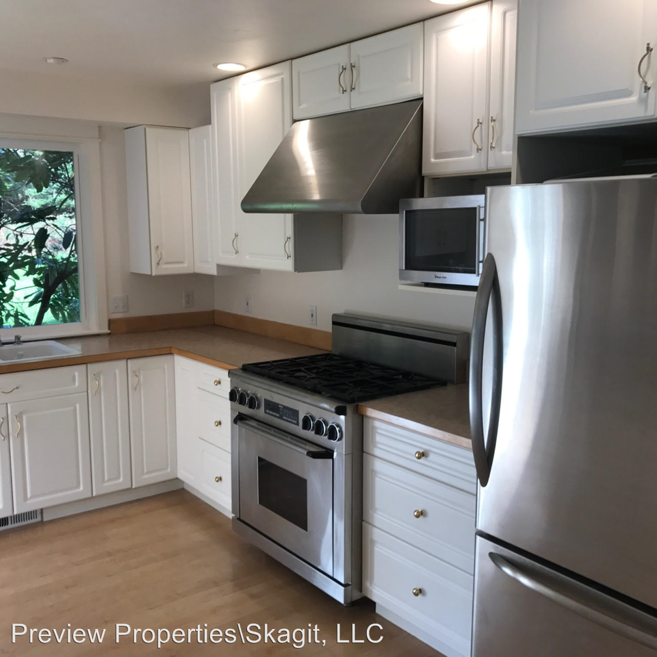 11161 Samish Island Rd - Photo 3 of 7