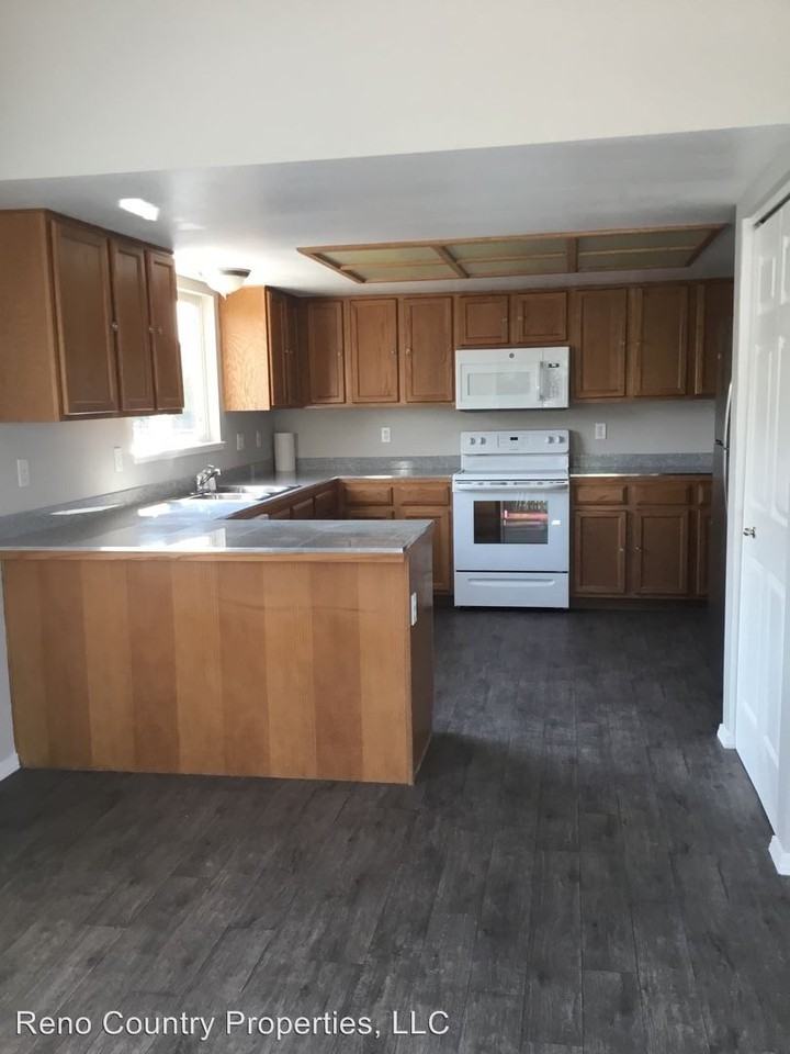 215 Rae Ct - Photo 3 of 23