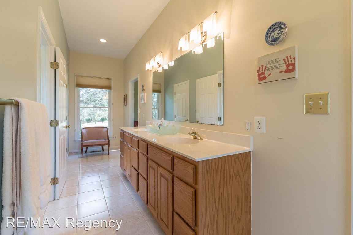 8436 Derrymore Ct - Photo 3 of 50