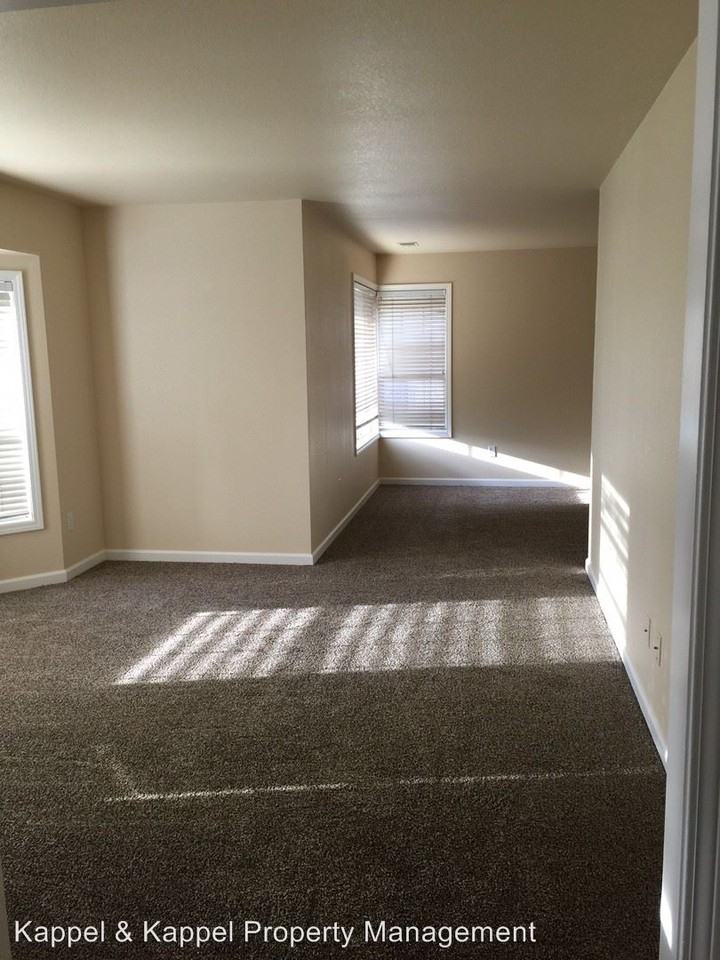 810 June Ct - Photo 2 of 13