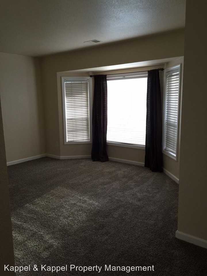 810 June Ct - Photo 3 of 13