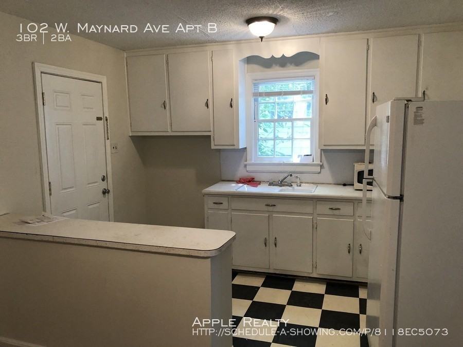 102 W Maynard Ave - Photo 3 of 6