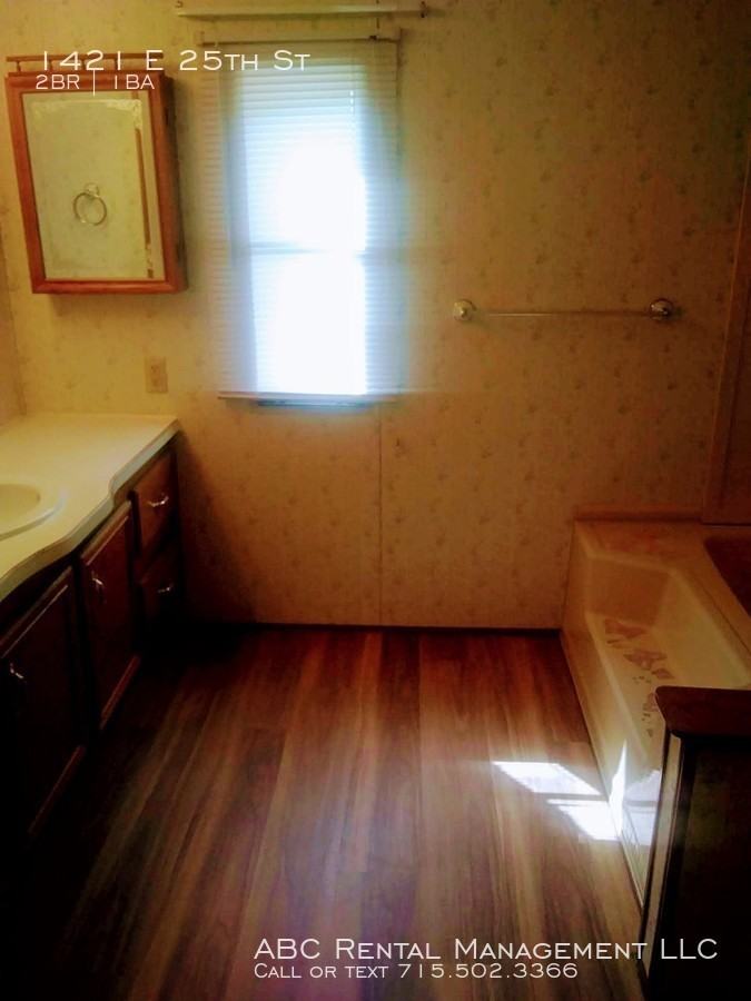 1421 E 25th St - Photo 3 of 11