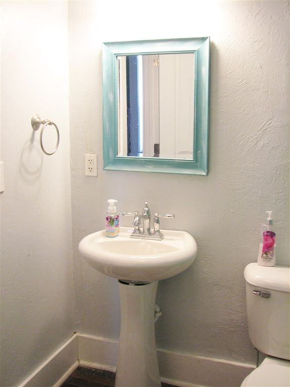 608 W Main St - Photo 3 of 14