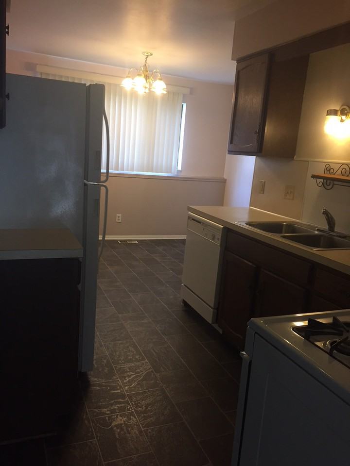 7560 Louise Ave - Photo 3 of 13