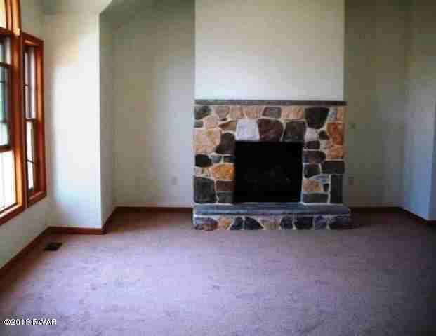 405 Surrey Dr - Photo 2 of 4