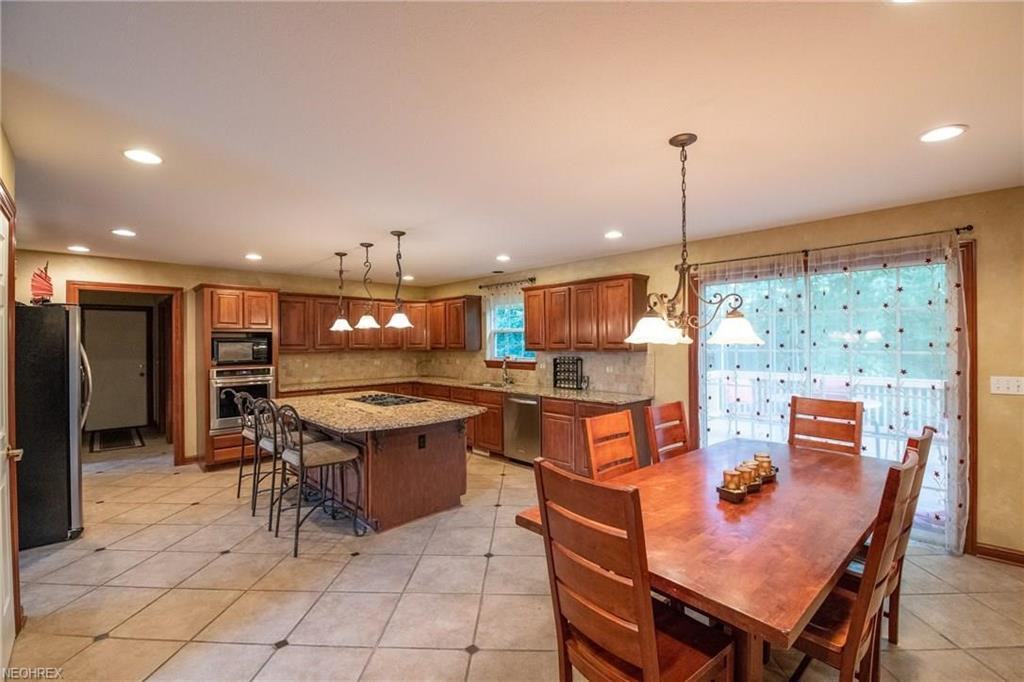 18370 Bayberry Dr - Photo 3 of 30