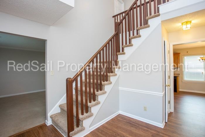 456 Waverly Pl - Photo 3 of 13