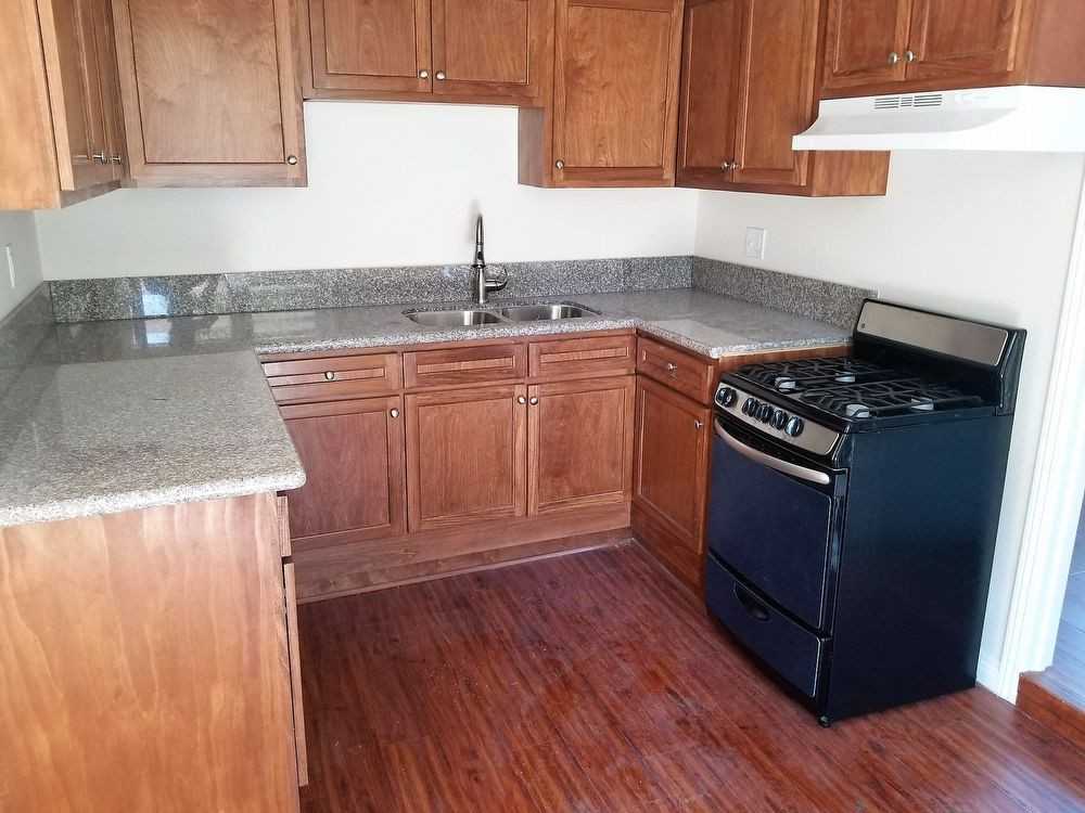 343 Gifford Ave - Photo 3 of 8