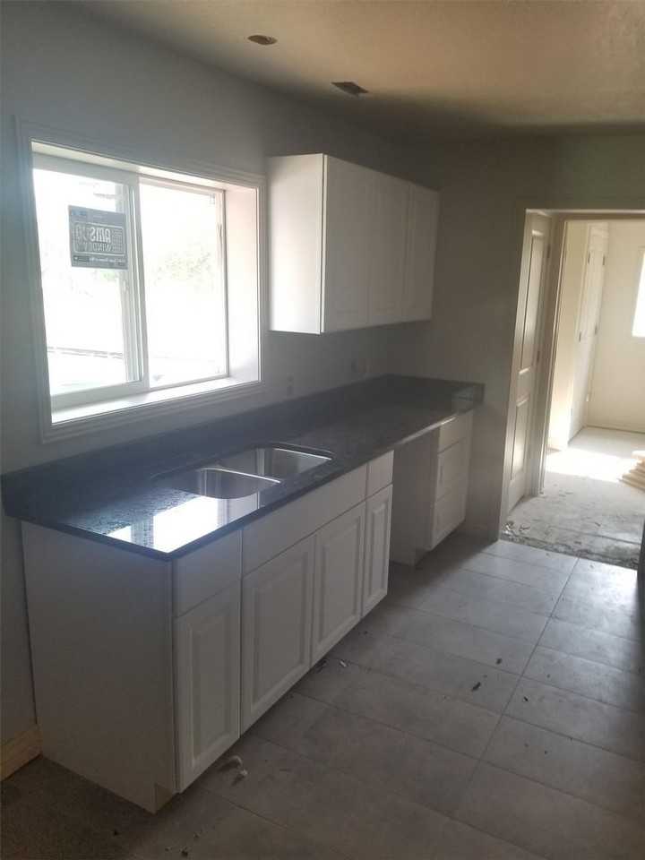 2537 G Ave - Photo 2 of 4