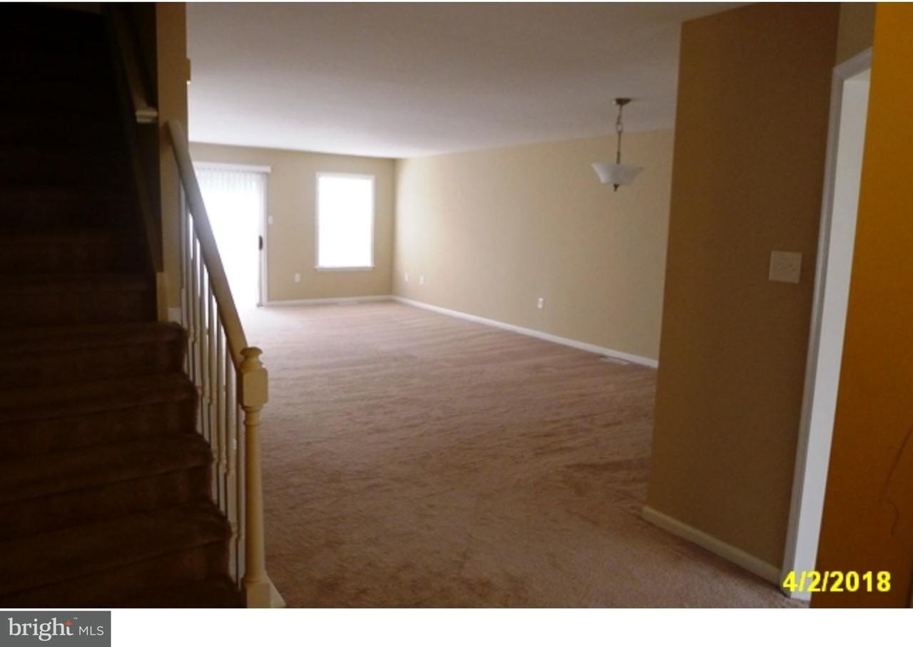 221 Thia Ct - Photo 2 of 8