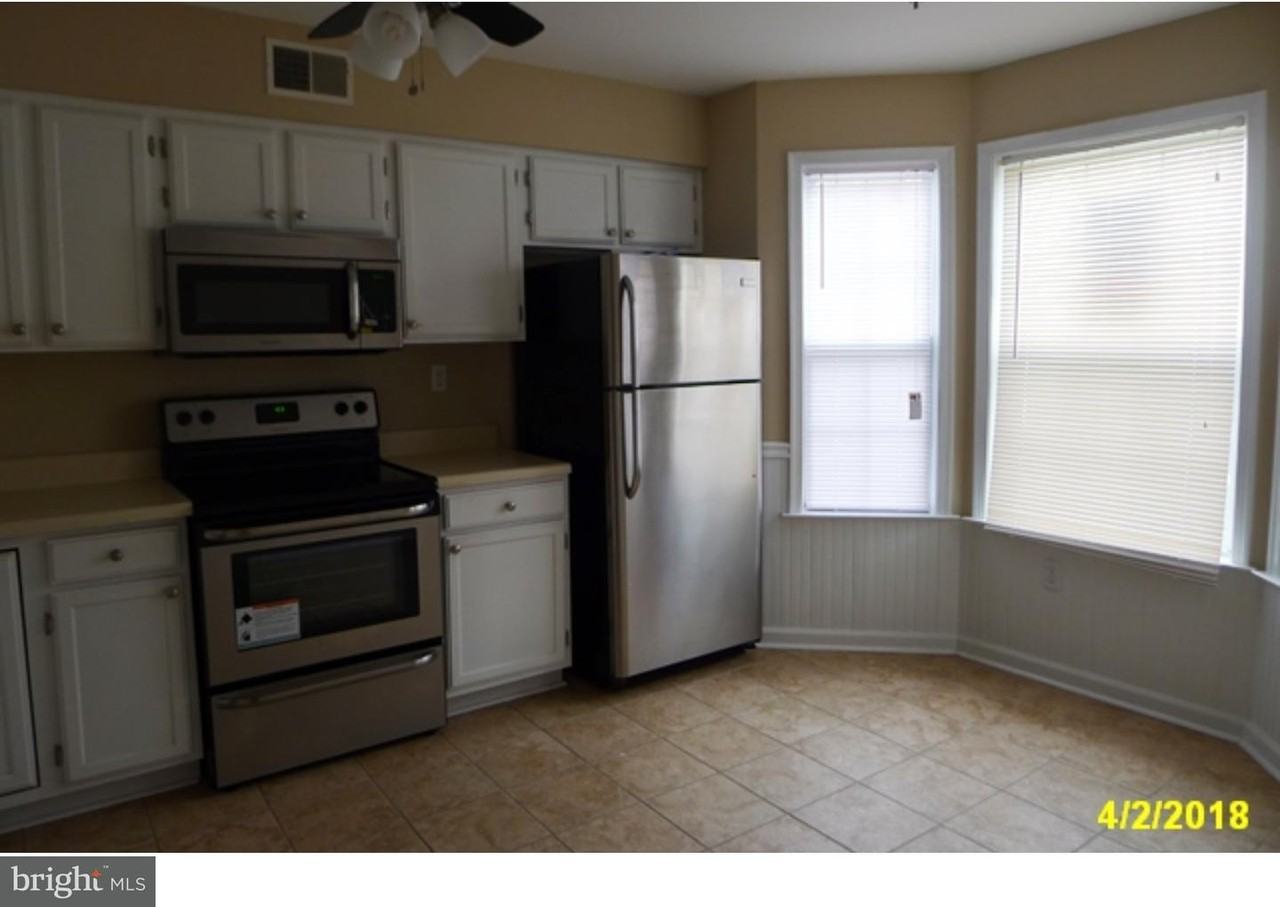 221 Thia Ct - Photo 3 of 8