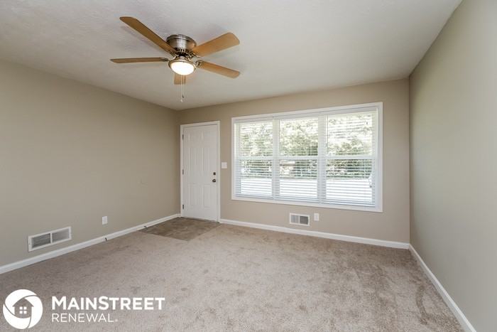 204 Oxford Way - Photo 2 of 13