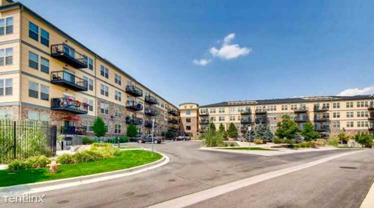 557 Burbank St - Photo 3 of 16