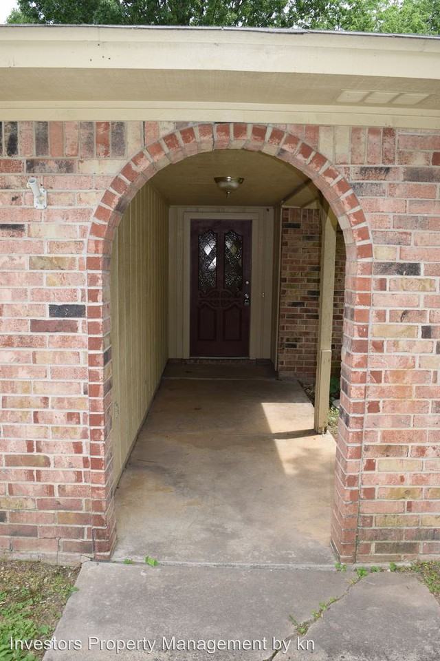 8208 Mark Ln - Photo 2 of 24