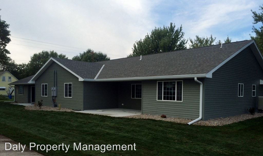 623 Hall St - Photo 2 of 4