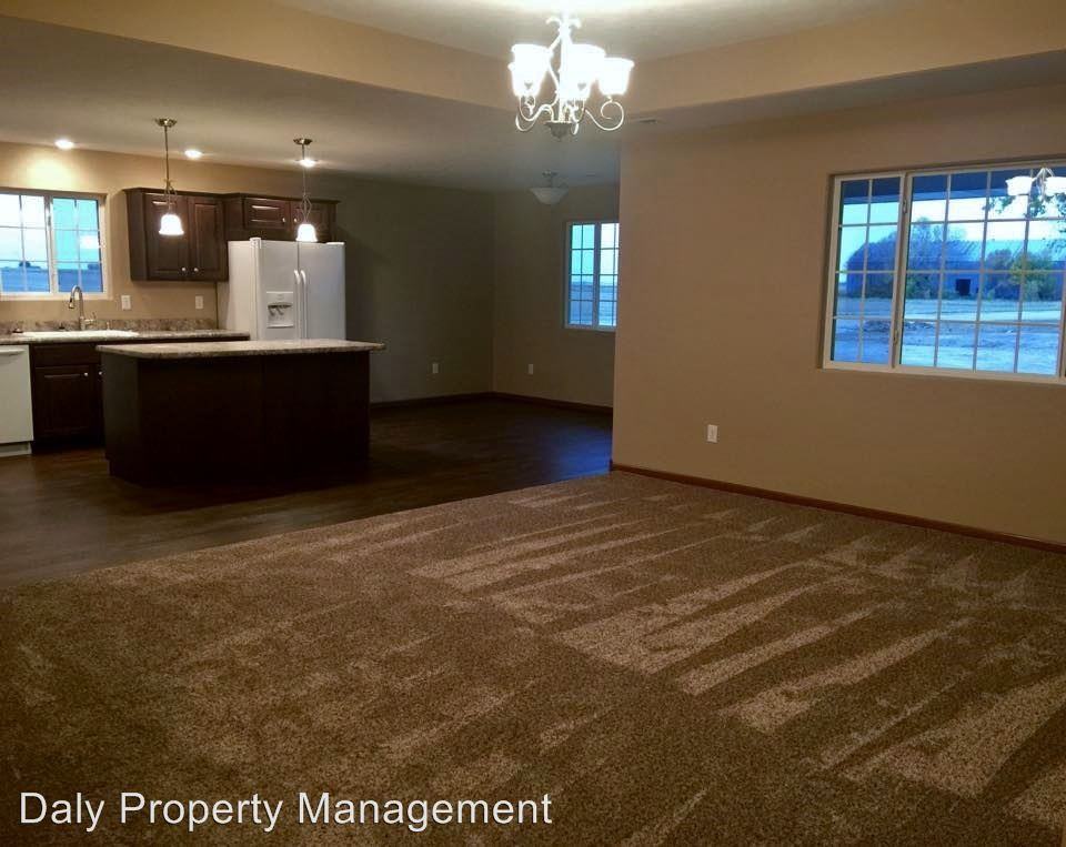 623 Hall St - Photo 3 of 4