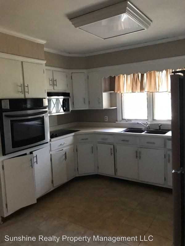 725 E Main St - Photo 3 of 21