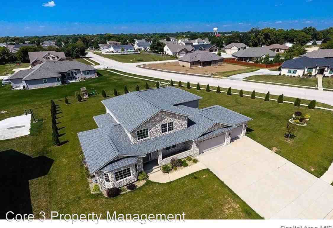 203 Silvertree Dr - Photo 2 of 22