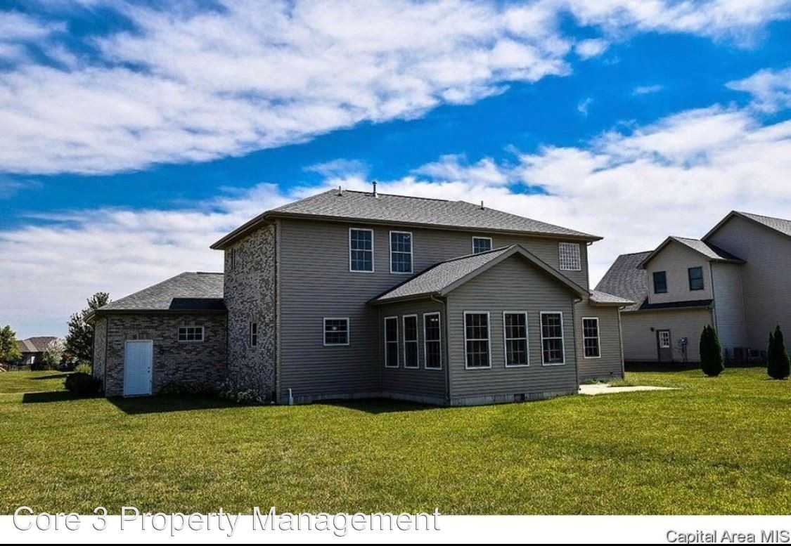 203 Silvertree Dr - Photo 3 of 22