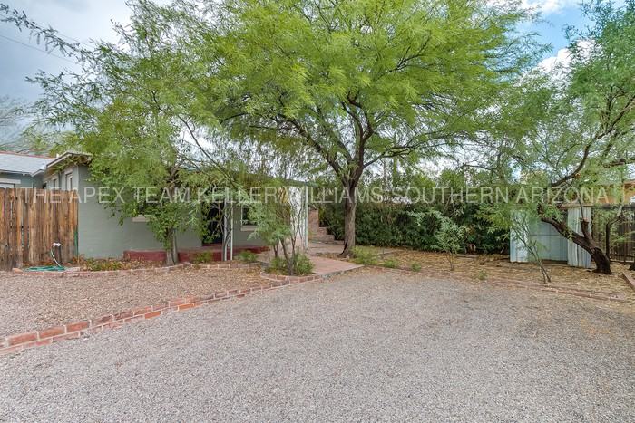 2563 N Fremont Ave #2 - Photo 2 of 11