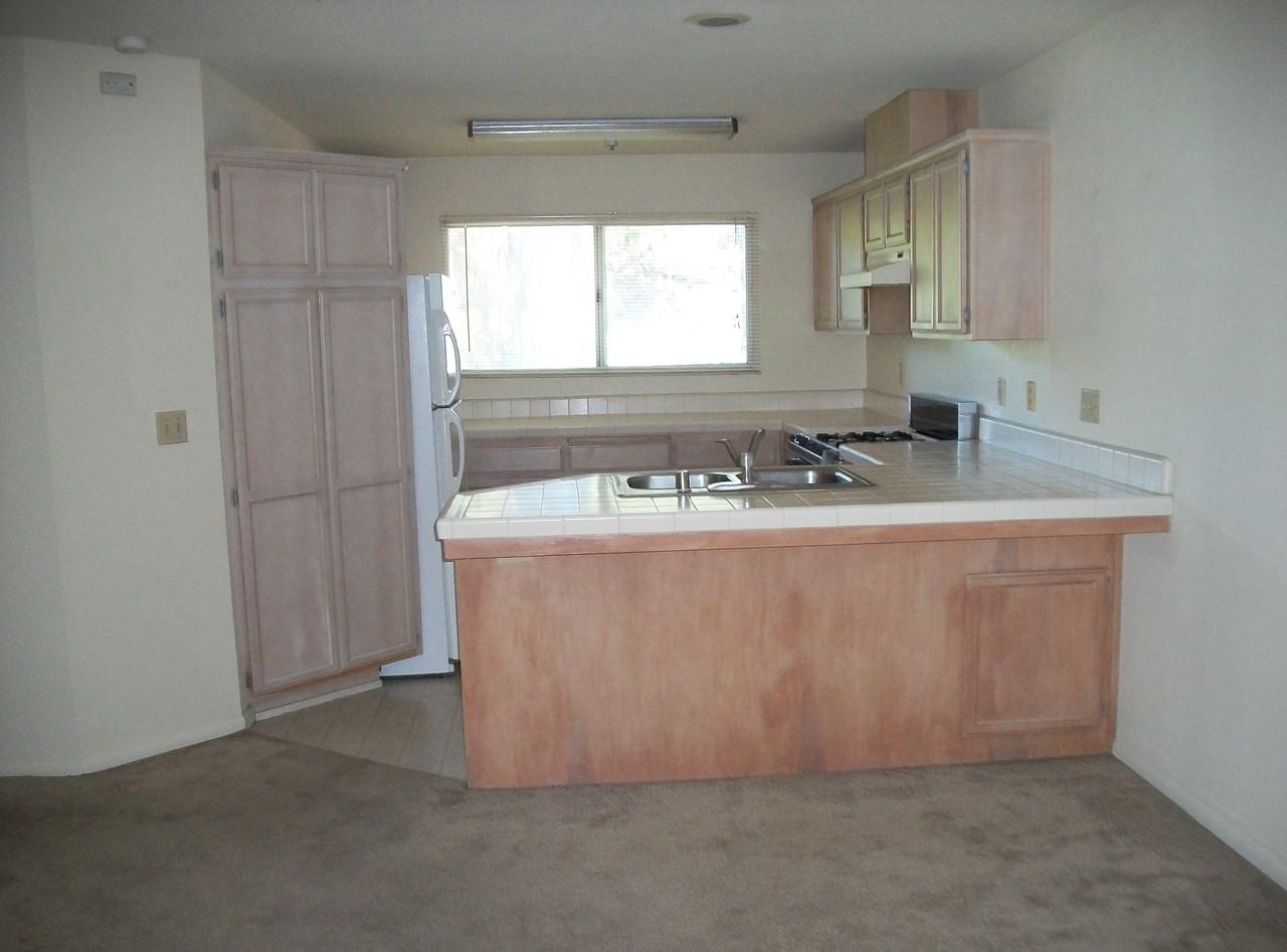 Peach Street Apartments - Photo 3 of 6