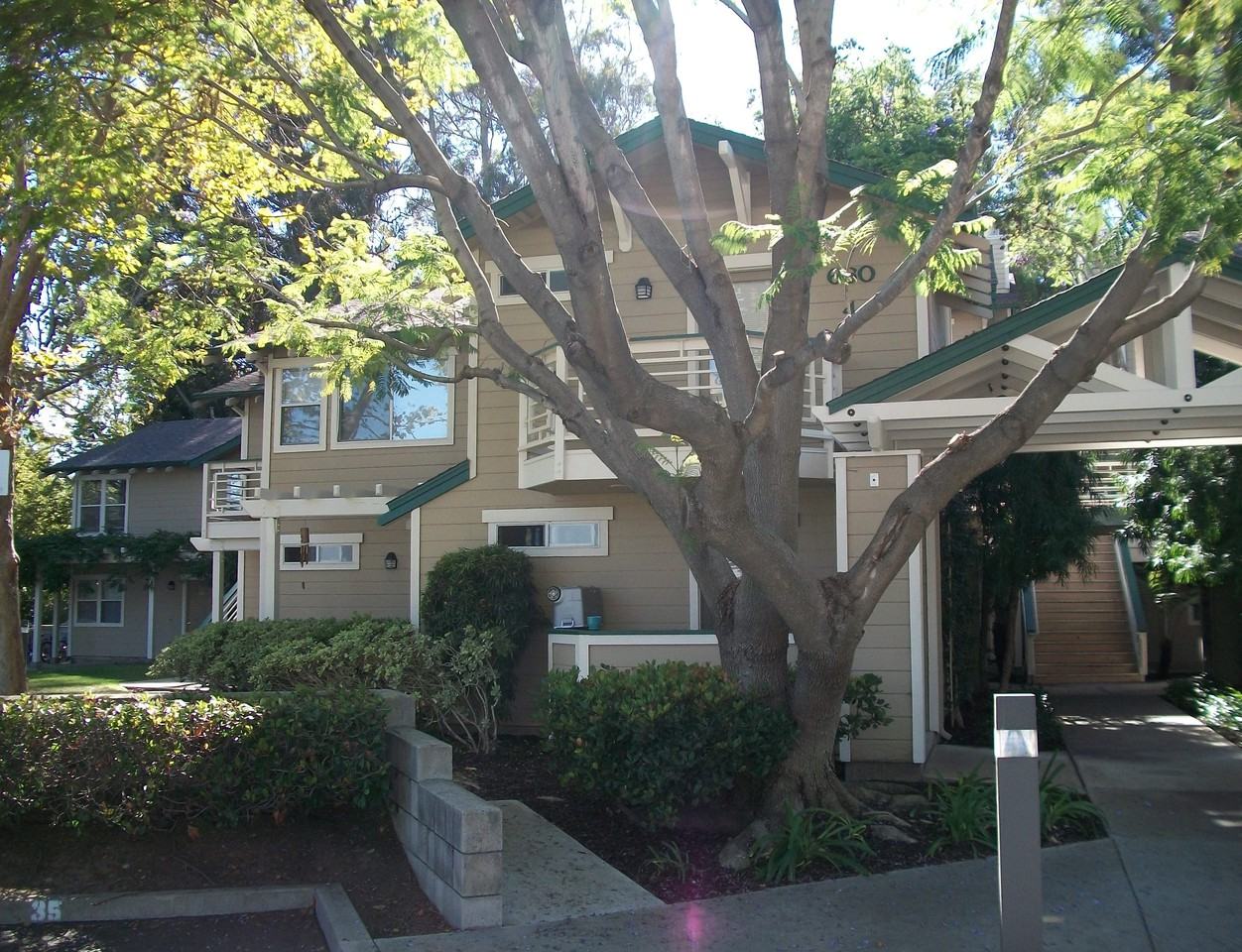 Peach Street Apartments - Photo 2 of 6