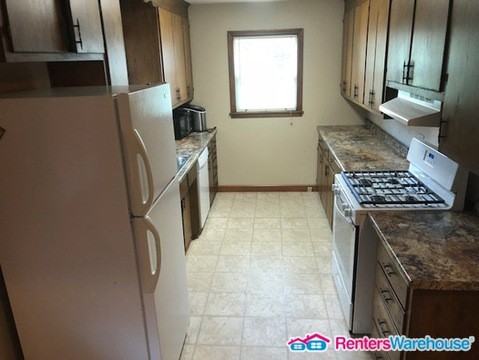 1938 Larpenteur Ave E - Photo 2 of 13