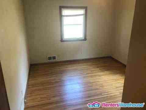 1938 Larpenteur Ave E - Photo 3 of 13