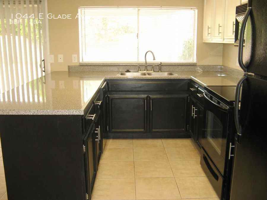 1044 E Glade Ave - Photo 3 of 23