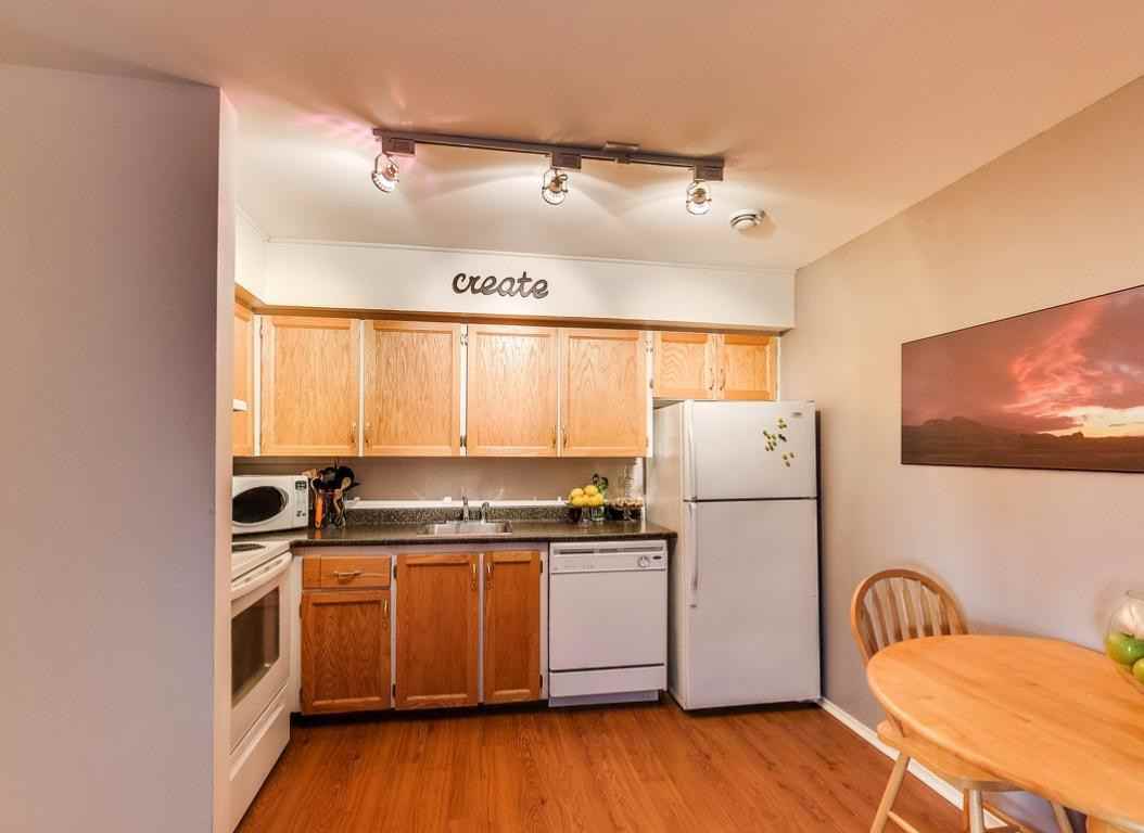 25 Montgomery Court - Photo 3 of 9